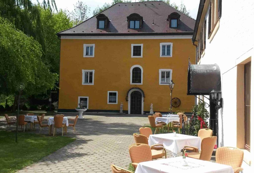 Hotel Schloss Fuchsmuehl Buitenkant foto